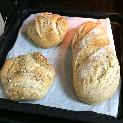 140118 ライ麦入りのパン 焼き上がり