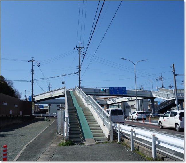 23歩道橋に登る