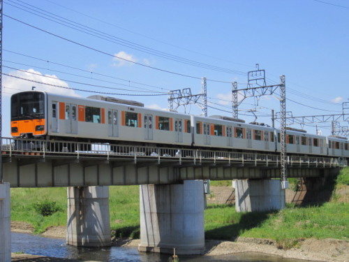 柳瀬川を渡る50070系