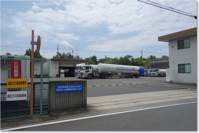 27左のローリー基地