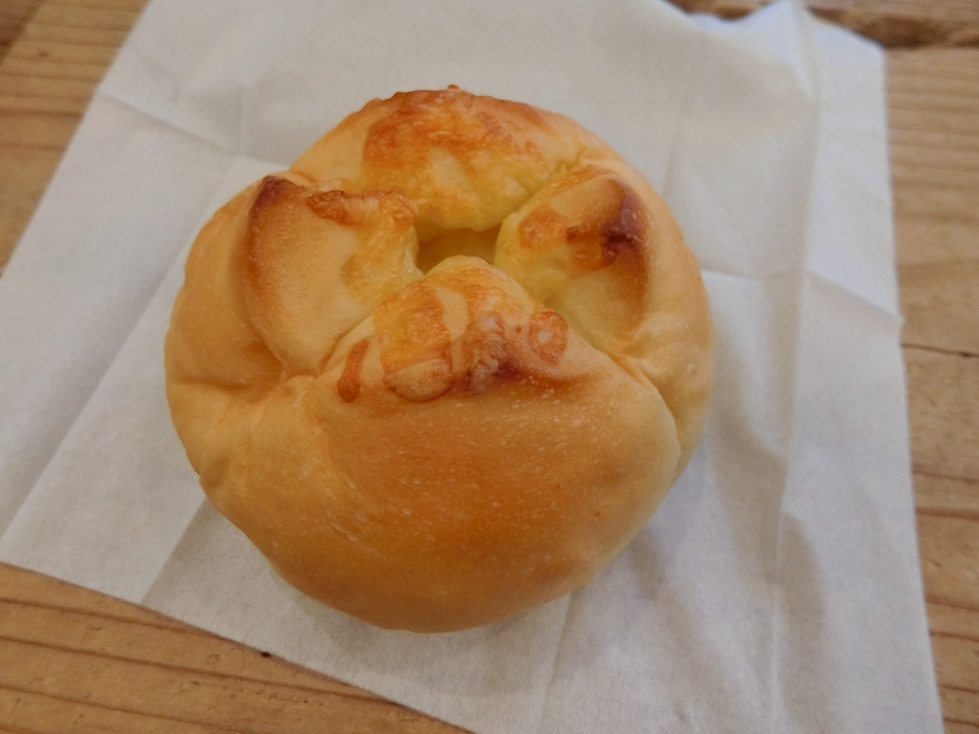 パン屋のたま　２種のチーズパン.JPG