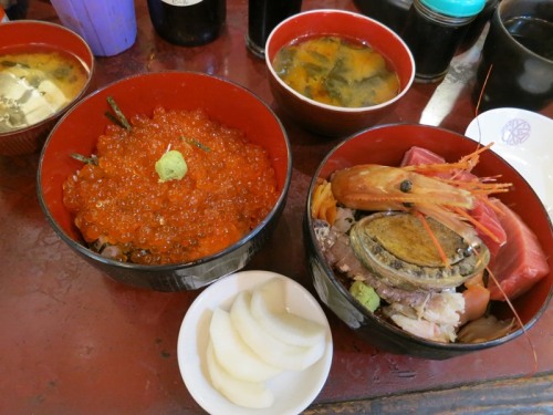 うなぎ米花さん_いくら丼に海鮮丼.JPG