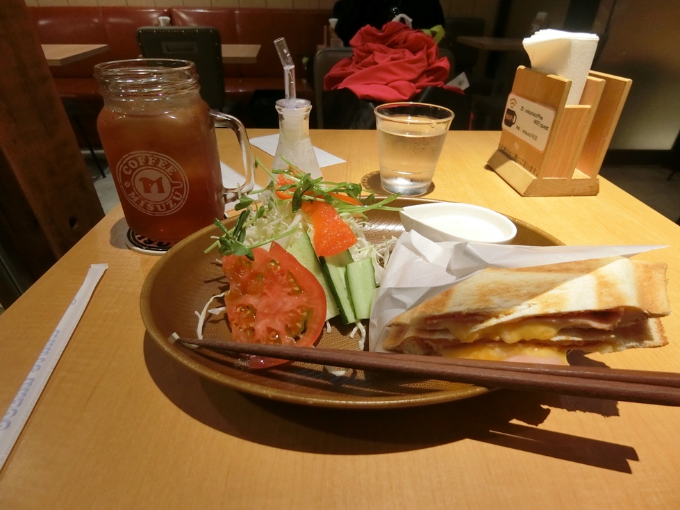 函館美鈴珈琲　ホットサンドランチ　ピザ＆アイスティー.JPG