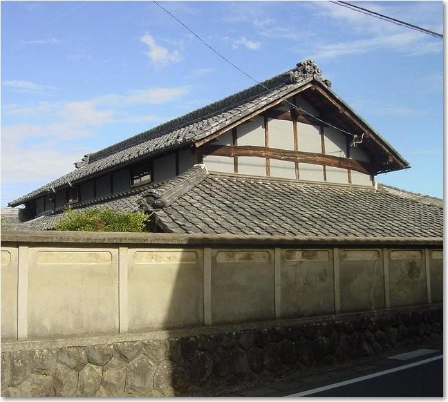 38塀のあるお屋敷