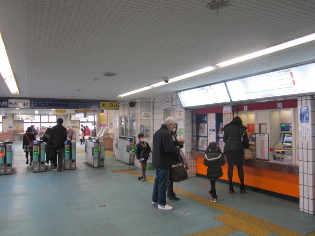 西新井駅中間改札