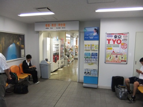 JR村山駅待合室20120906.JPG