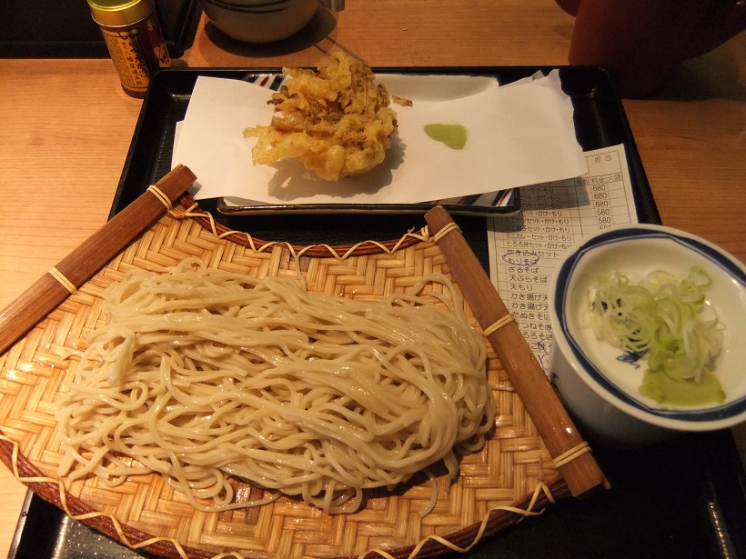信州屋＠新宿のもりそば＋蕗の薹と独活のかき揚げ１20130503.JPG