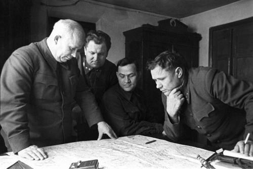 1942-43%20Stalingrad%20Khrushchev.jpg