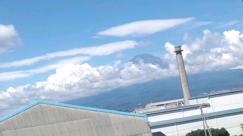 雲の襟巻きを纏う富士山0001.jpg