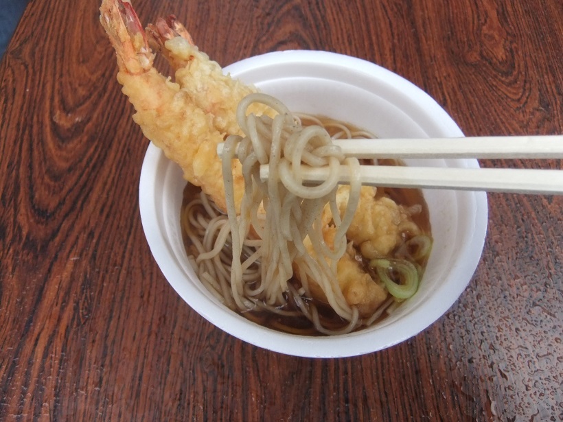 麺車 金五郎＠西ヶ原・イナサワ商会のかけ蕎麦＋海老天２20131026.JPG