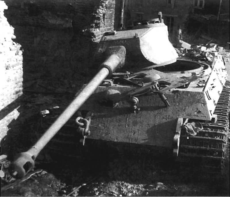 Tiger_2_tank_porsche_turret_53.jpg