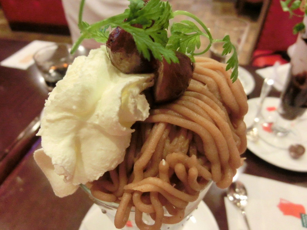 イノダコーヒー　モンブランパフェ　上部.jpg