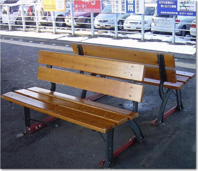 30木のベンチ