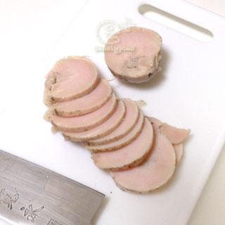 130125鶏ハムづくり仕上げ -7 中はきれいなピンク色