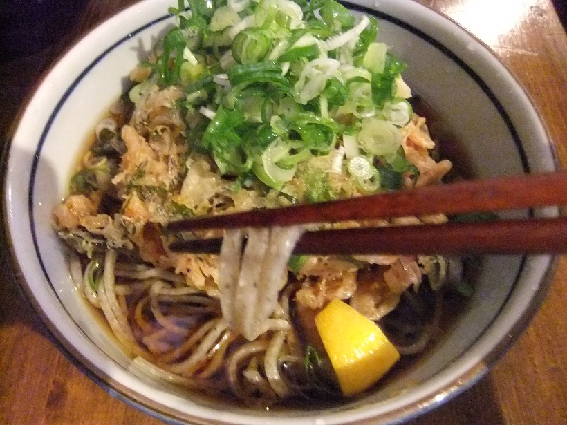 浅見製麺所＠新井薬師前の九条ねぎと生桜海老のかき揚げそば２20120823.JPG