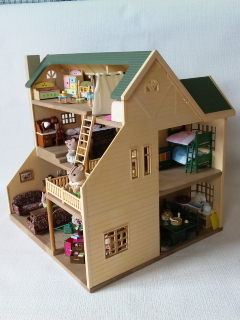 緑の丘のすてきなお家