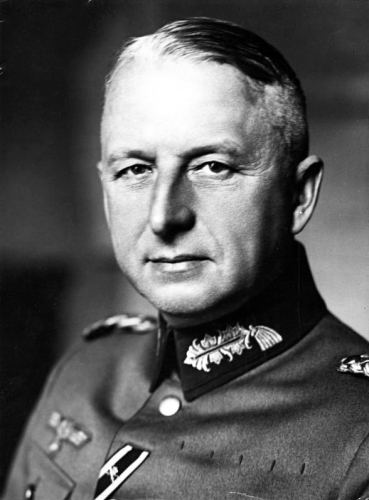 Bundesarchiv_Bild_183-H01757,_<br />
Erich_von_Manstein.jpg