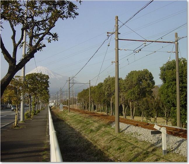 49右は岳南電車