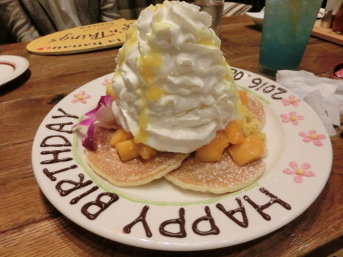 エッグスンティングス　マンゴーパンケーキ with エアーチーズケーキ　背面２.jpg