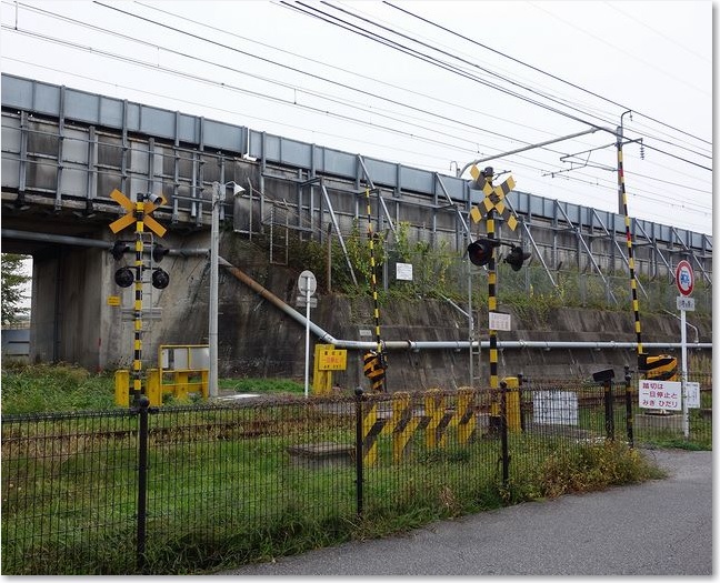 06踏切です
