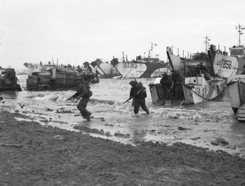 D-day_-_British_Forces_during_the_Invasion_of_Normandy_6_June_1944_B5246.jpg