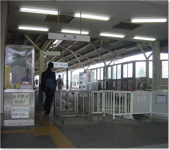03改札口