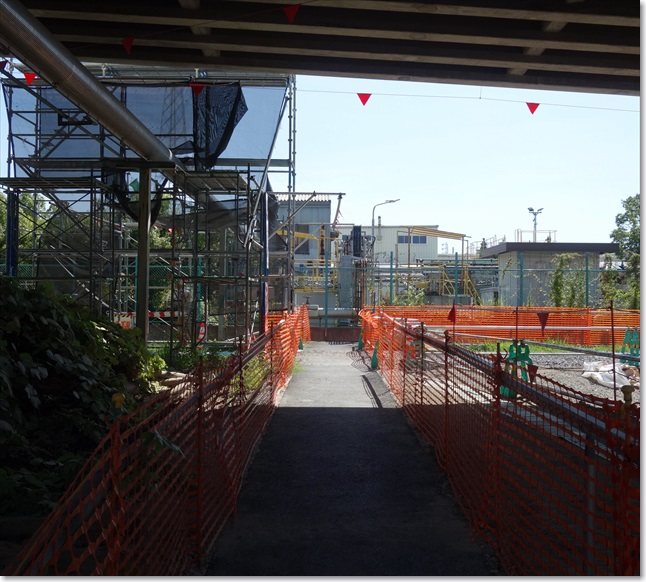 120まっすぐ行って右折です