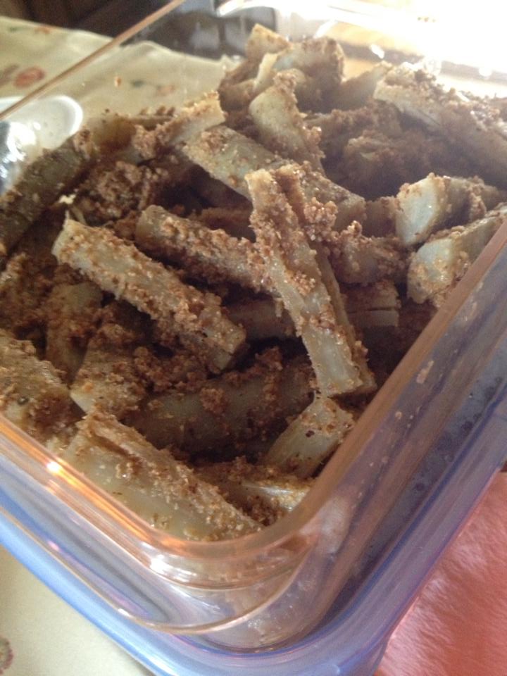 メニューは、たたき牛蒡、ローストビーフ、鯖の棒寿司。<br />つまみ食いが楽しいですね。