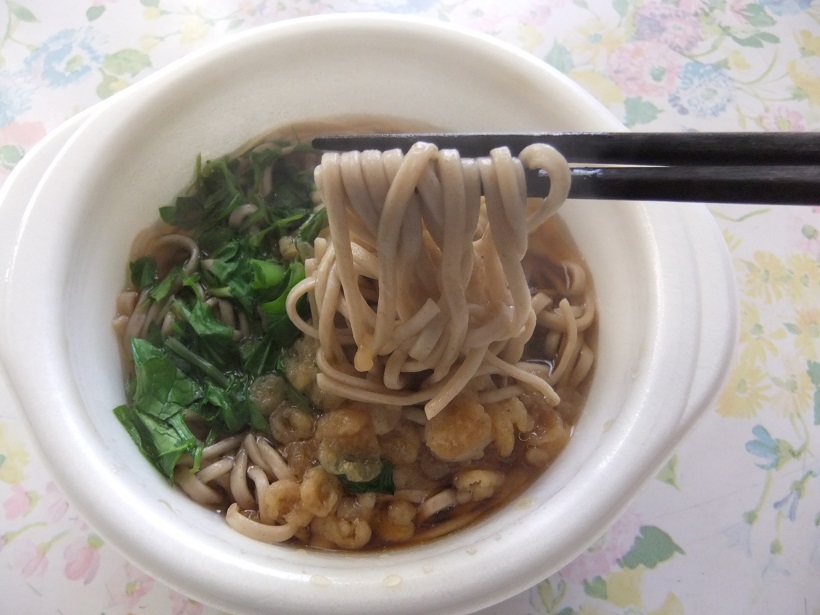 セブンイレブンの石臼挽き蕎麦粉の七草そば２20140106.JPG