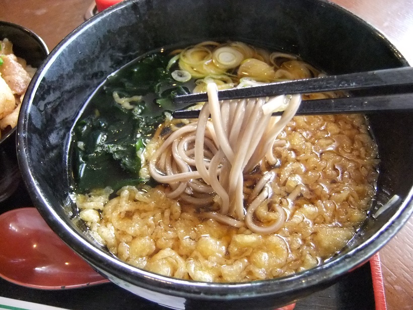 中央本町１丁目・レストランピガールの蕎麦・丼セットのたぬきそば20140127.JPG