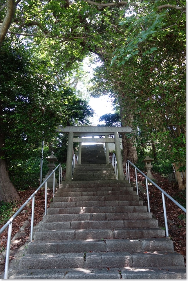 11この上が神社