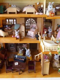 緑の丘の大きなお家