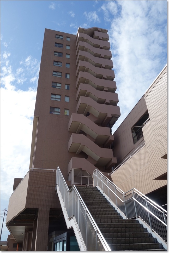 06行く手のマンション