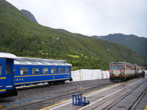 オリャンタイタンボ駅 緑のインカレールに乗りました (2).JPG