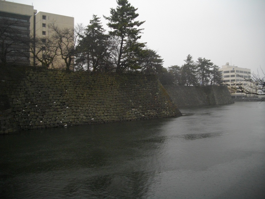 福井城（堀と石垣）.JPG
