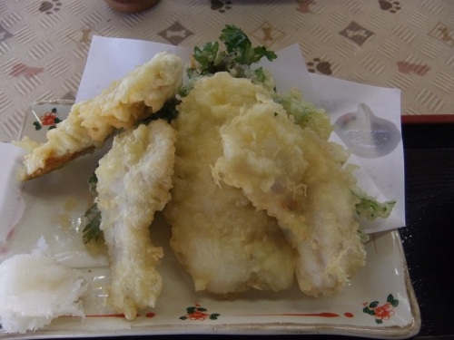 いな穂＠道の駅きたかわべのトッピングなまずの天ぷら