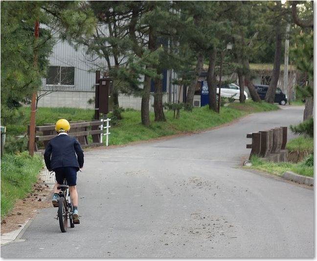 60自転車の小学生