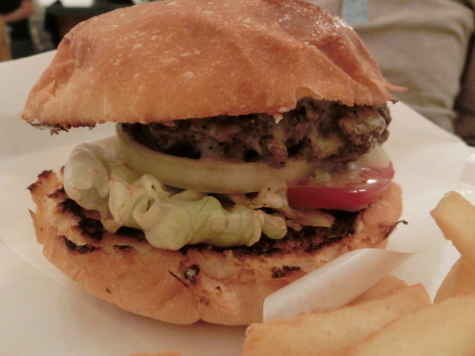 Ｂｕｒｇｅｒ　Ｍａｎｉａ　ウルティメットブルーチーズバーガー　アップ.jpg
