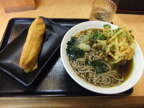 吉野家藤沢北口店のかき揚げそば＋江戸いなり20130405.JPG