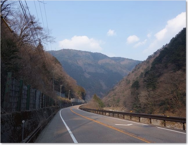 44続く危険な道路