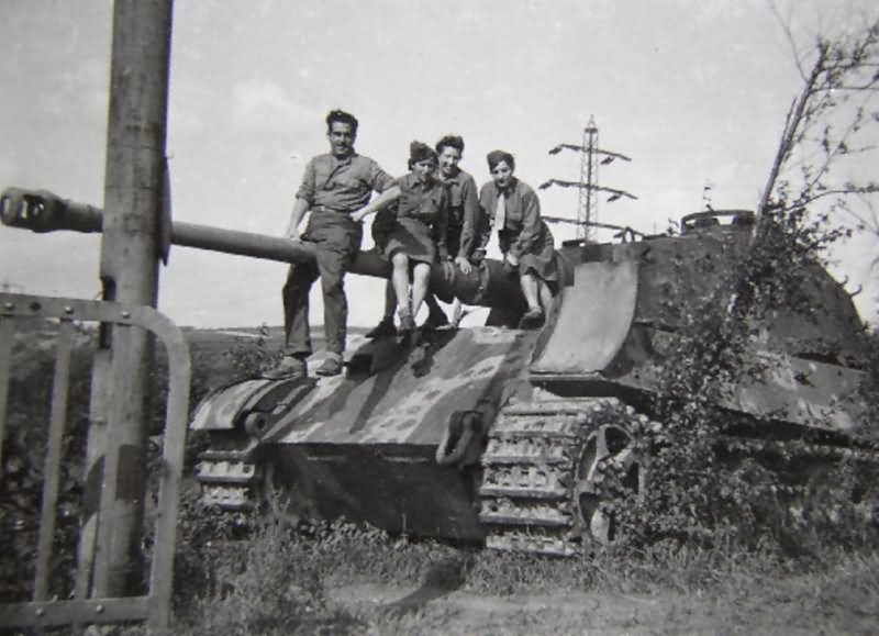 Tiger_2_tank_49.jpg