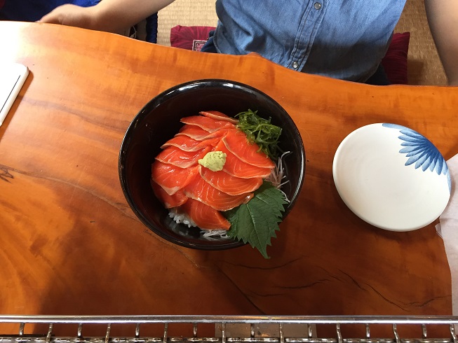 サーモン丼.jpg