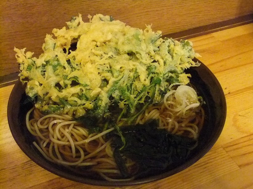 おか田＠春日の春菊天そば１380円20131002.JPG