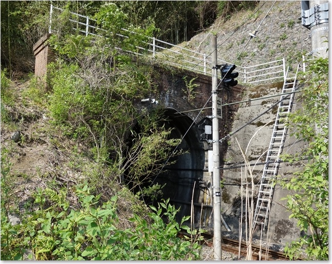 16トンネル入口