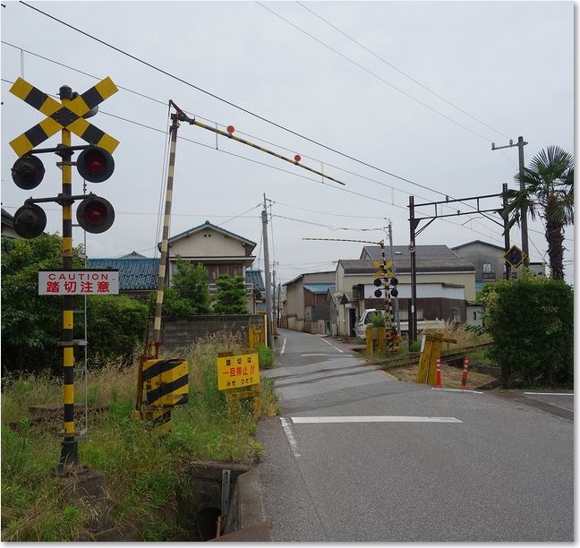 08踏切