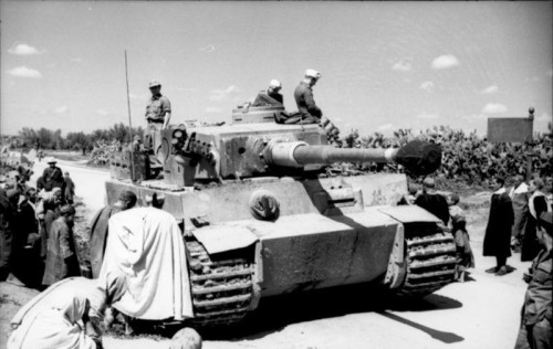 Bundesarchiv_Bild_101I-420-2033-20A_Tunesien_Panzer_VI_Tiger_I.jpg