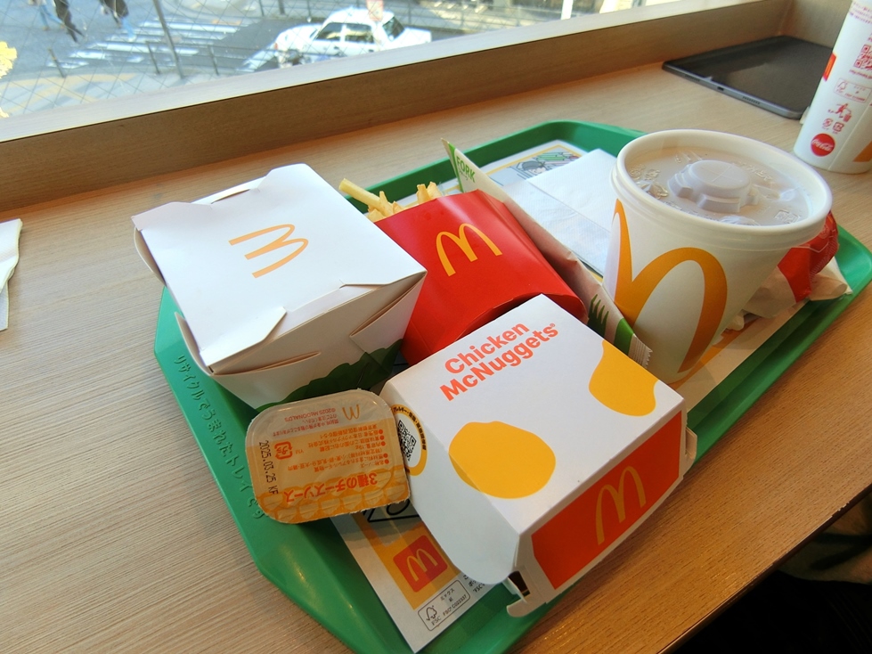 マクドナルド　チキンマックナゲットハッピーセット　３種チーズソース.JPG
