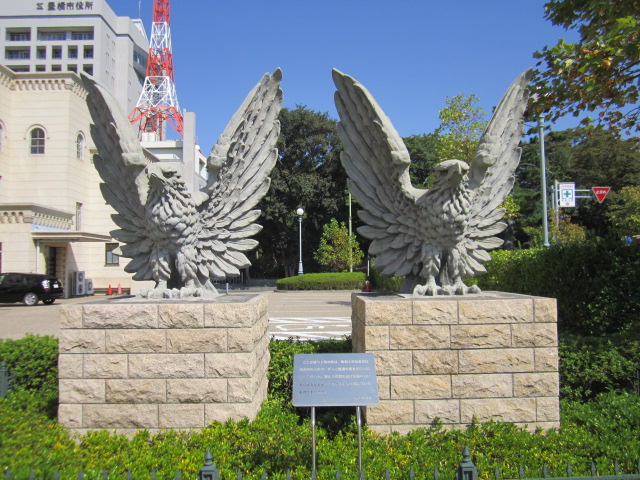 シンボルの鷲