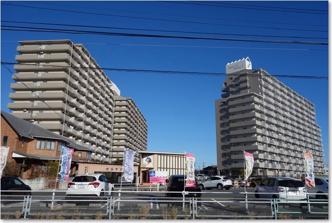 132立ち並ぶマンション