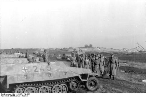 Bundesarchiv_Bild_101I-297-1740-06A,_Frankreich,_SS-Division__Hitlerjugend_,_Rundstedt.jpg